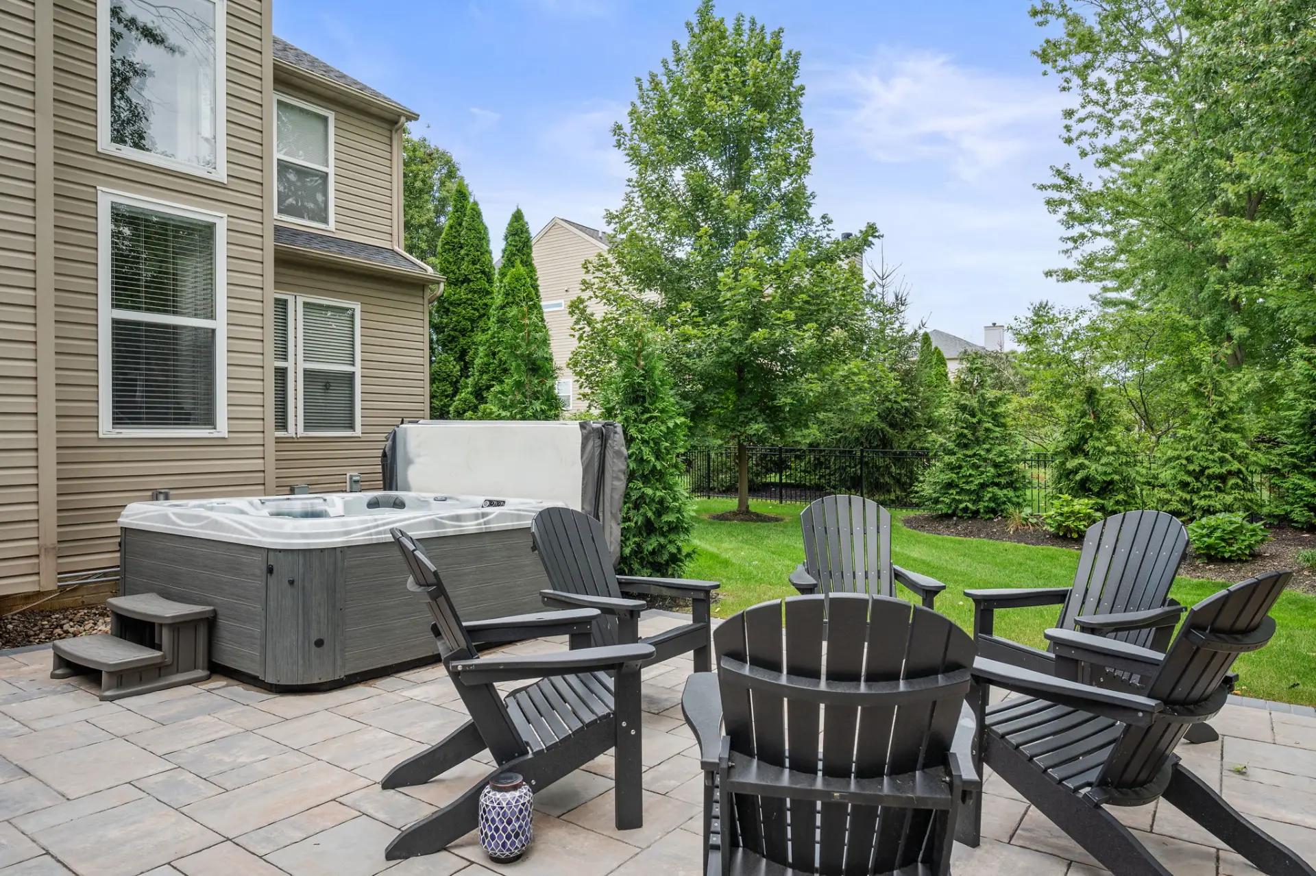 Screened Porch and Hot Tub Patio in Avon
